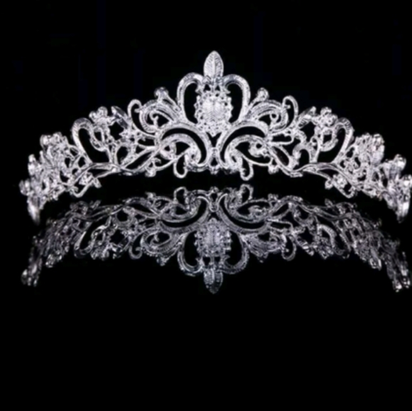 💗❤️ Because Youre A Queen Clear Crystals Tiara - Picture 5 of 7